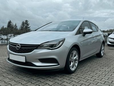 Silber Gebraucht 2018 Opel Astra Selection Limousine | 10.990 € (Fairer Preis)