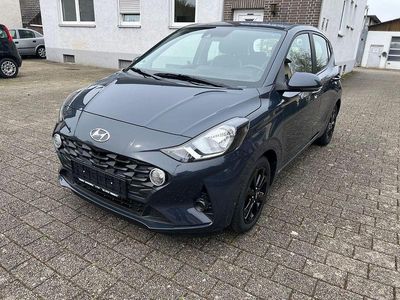 Gebraucht Hyundai i10 Trend 67 PS (49 kW) 2023 Grau Kleinwagen