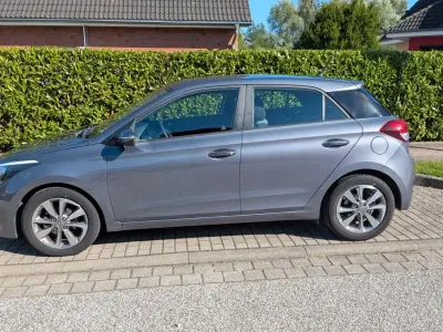 Gebraucht Hyundai i20 YES! Silver 84 PS (61 kW) 2016 Grau Kleinwagen