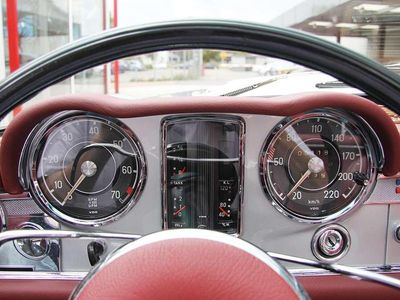 Gebraucht Mercedes 230 150 PS (110 kW) 1966 Silber Cabrio