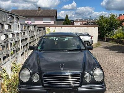 Gebraucht 1995 Mercedes E230 Limousine | 3.300 €