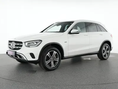Gebraucht Mercedes GLC300e AMG line 320 PS (235 kW) 2021 Polarweiss SUV
