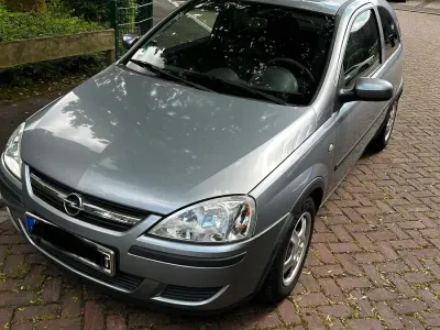 Używany Opel Corsa Enjoy 60 KM (44 kW) 2004 Srebrny Hatchback