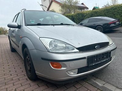 Second-hand Ford Focus Ghia 115 CP (84 kW) 2000 Argintiu Break