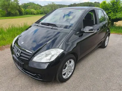 Gebraucht Mercedes A160 82 PS (60 kW) 2010 Kosmosschwarz  metalliclack Kleinwagen