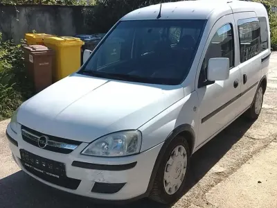 Gebraucht Opel Combo Edition 97 PS (71 kW) 2005 Casabl/arctic/eisweiss/kaolin Van / Kleinbus