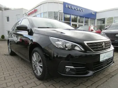 Gebraucht Peugeot 308 SW Allure 131 PS (96 kW) 2019 Schwarz Kombi