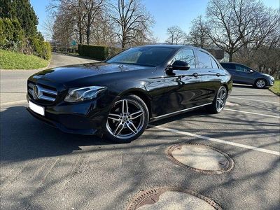 Gebraucht Mercedes E220 AMG line 194 PS (142 kW) 2016 Schwarz Limousine
