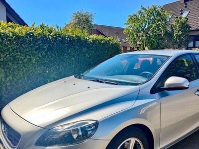 Usata Volvo V40 120 CV (88 kW) 2016 Argento Berlina