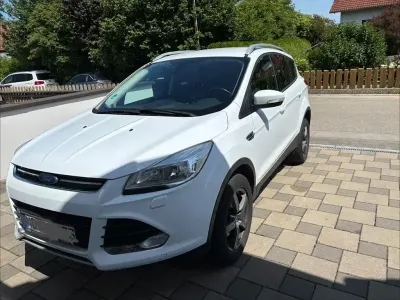 Gebraucht Ford Kuga Titanium 150 PS (110 kW) 2015 Weiß SUV