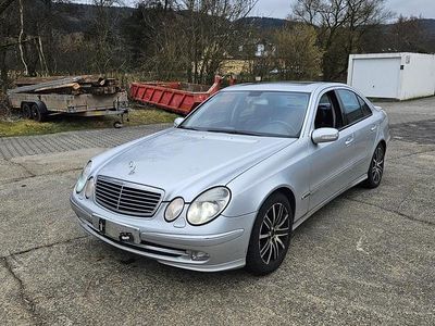 Gebraucht Mercedes E270 Avantgarde 177 PS (130 kW) 2002 Silber Limousine