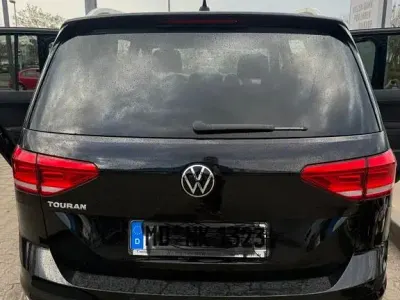 Gebraucht VW Touran Active 150 PS (110 kW) 2021 Schwarz Van / Kleinbus