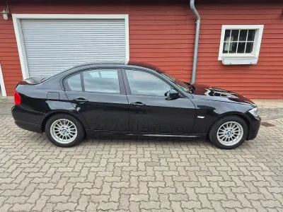 Gebraucht BMW 320 Comfort Edition 184 PS (135 kW) 2010 Schwarz Limousine