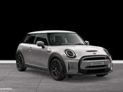 Gebraucht Mini Cooper SE Hatch 135 kW (184 PS) 2023 Melting silver iii Kleinwagen