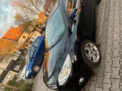 Gebraucht Ford Focus Trend 116 PS (85 kW) 2012 Schwarz Kombi