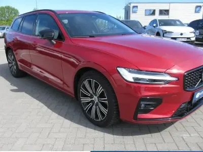 Second-hand Volvo V60 Plus 197 CP (144 kW) 2025 Roșu Break