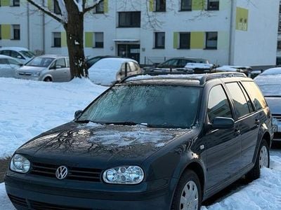 Grau Gebraucht 2001 VW Golf IV Kombi | 1.600 € (Etwas zu teuer)