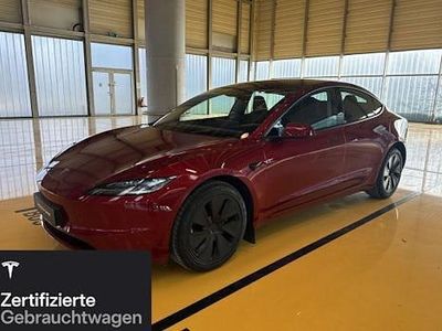 Rot Gebraucht 2025 Tesla Model 3 Long Range RWD Limousine | 48.200 €