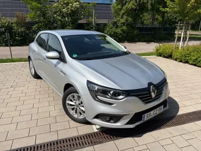 Używany Renault Mégane Intens 132 KM (97 kW) 2016 Srebrny Sedan/Limuzyna