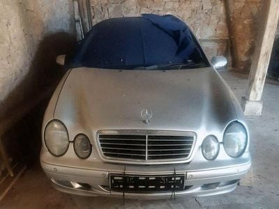 Second-hand Mercedes CLK230 Avantgarde 193 CP (141 kW) 2000 Argintiu Cabrio