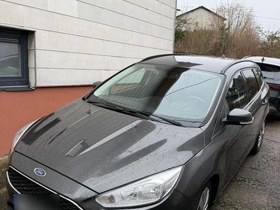 Grau Gebraucht 2018 Ford Focus Business Edition Kombi | 7.790 € (Fairer Preis)