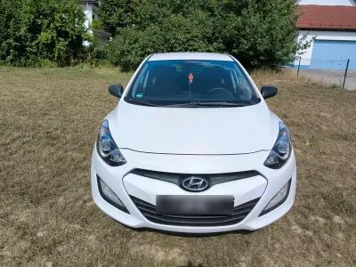 Gebraucht Hyundai i30 99 PS (72 kW) 2014 Weiß Limousine