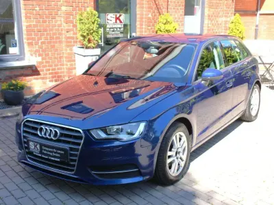 Gebraucht Audi A3 Attraction 122 PS (89 kW) 2013 Blau Limousine