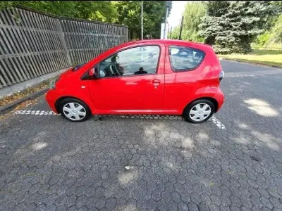 Gebraucht Toyota Aygo 68 PS (50 kW) 2009 Rot Kleinwagen
