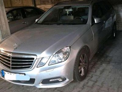 Gebraucht Mercedes E200 Avantgarde 184 PS (135 kW) 2010 Kombi