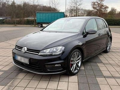 Gebraucht VW Golf VII LOUNGE 150 PS (110 kW) 2016 Deep black perleffekt Kleinwagen