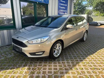 Gebraucht Ford Focus Trend 125 PS (91 kW) 2017 Gold Kombi