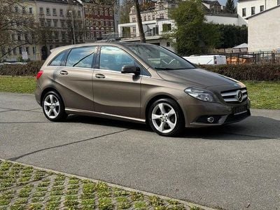 Usata Mercedes B180 122 CV (89 kW) 2012 Grigio Monovolume