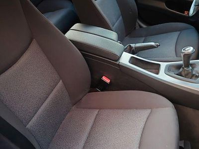 Grau Gebraucht 2006 BMW 320 Kombi | 3.000 € (Fairer Preis)