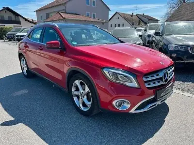 Used Mercedes GLA180 122 HP (89 kW) 2018 Red SUV