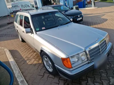 Second-hand Mercedes 220 150 CP (110 kW) 1993 Argintiu Break