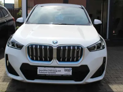 Gebraucht BMW iX1 M Sport 230 kW (313 PS) 2023 Weiß SUV