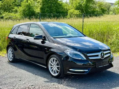 Gebraucht Mercedes B200 156 PS (114 kW) 2012 Schwarz Kleinwagen