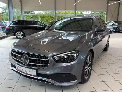 Gebraucht Mercedes E220 Avantgarde 194 PS (142 kW) 2020 Grau Kombi
