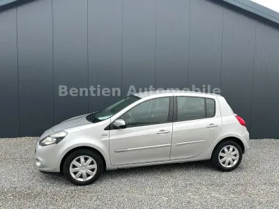 Gebraucht Renault Clio III 75 PS (55 kW) 2012 Silber Limousine