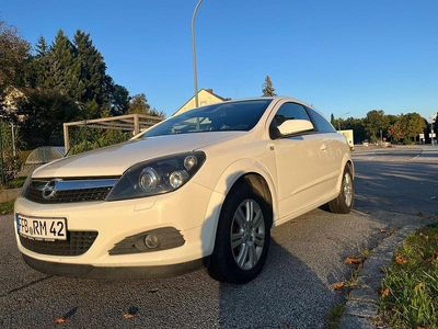 Weiß Gebraucht 2009 Opel Astra GTC Limousine | 2.800 €
