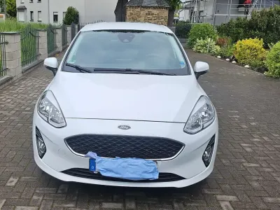 Używany Ford Fiesta Cool & Connect 86 KM (63 kW) 2019 Biały Hatchback