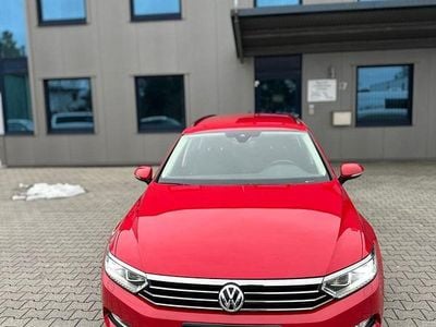 Gebraucht VW Passat 120 PS (88 kW) 2019 Rot Kombi
