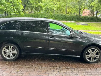 Gebraucht Mercedes R350 AMG 265 PS (194 kW) 2010 Schwarz Van / Kleinbus