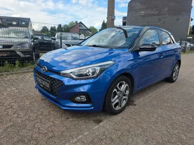 Gebraucht Hyundai i20 Advantage 101 PS (74 kW) 2020 Blau Kleinwagen