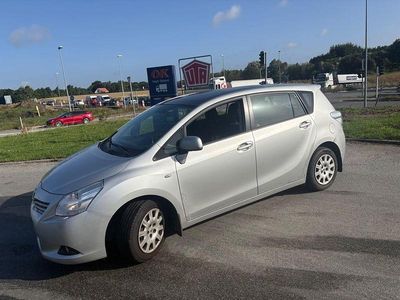 Gebraucht Toyota Verso Life 126 PS (92 kW) 2010 Silber Van / Kleinbus