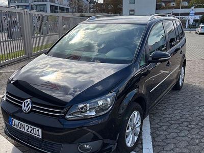 Schwarz Gebraucht 2011 VW Touran Highline Van / Kleinbus | 9.900 € (Etwas zu teuer)