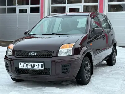 Gebraucht Ford Fusion Style 101 PS (74 kW) 2010 Rot Kleinwagen