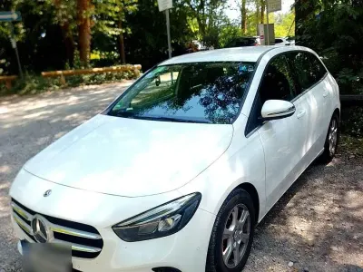 Gebraucht Mercedes B180 116 PS (85 kW) 2019 Weiß Kleinwagen
