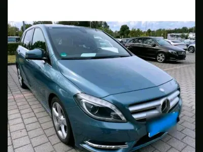Gebraucht Mercedes B200 Sportline 136 PS (100 kW) 2014 Blau Kleinwagen