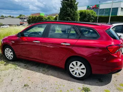 Gebraucht Fiat Tipo Easy 120 PS (88 kW) 2017 Rot Kombi